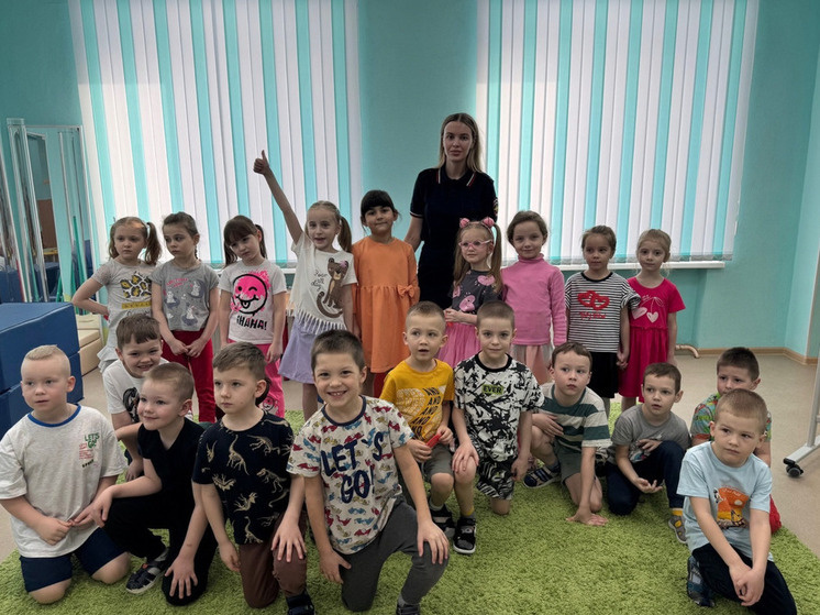     завершилась встреча просмотром мультфильма «Смешарики и ПДД». фото: пресс-служба Госавтоинспекции Мурманской области.