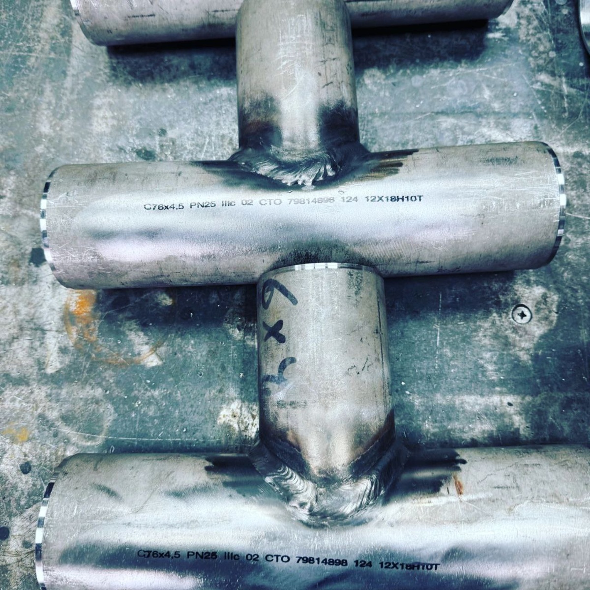 Тройники по СТО 79814898 111– 2009 из коррозионно-стойкой стали 12х18H10T.
