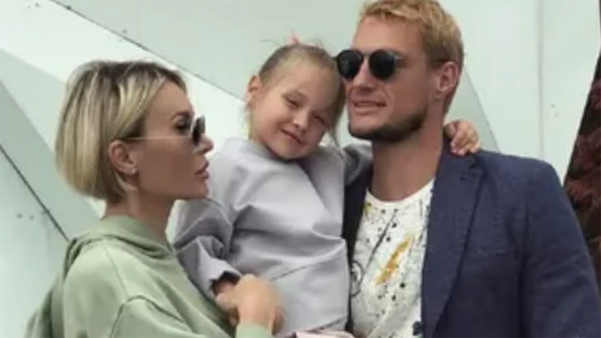 Элина Камирен и Саша Задойнов с дочкой Сашей. Фото: соцсети Элины Камирен