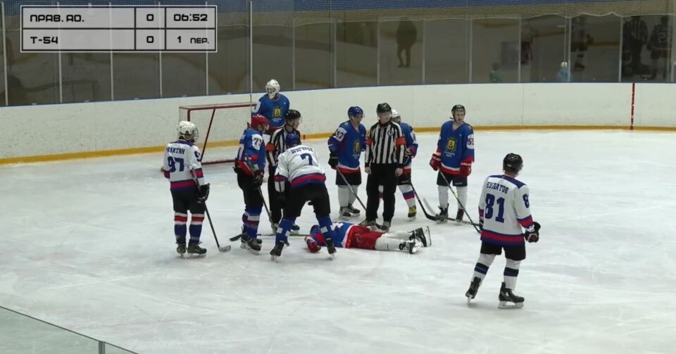    Владимиру Ананьеву стало плохо на катке. Источник: кадр трансляции, vk.com/fxao29