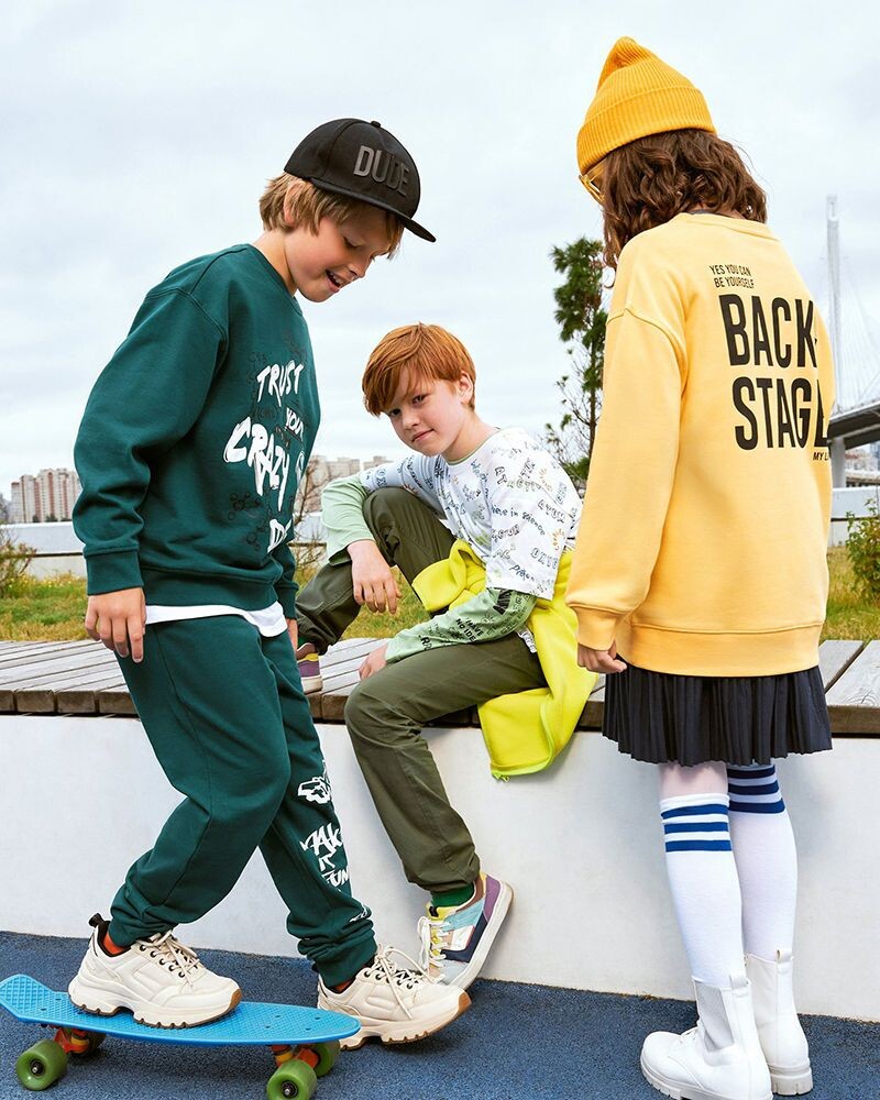 Дети в одежде популярного российского бренда