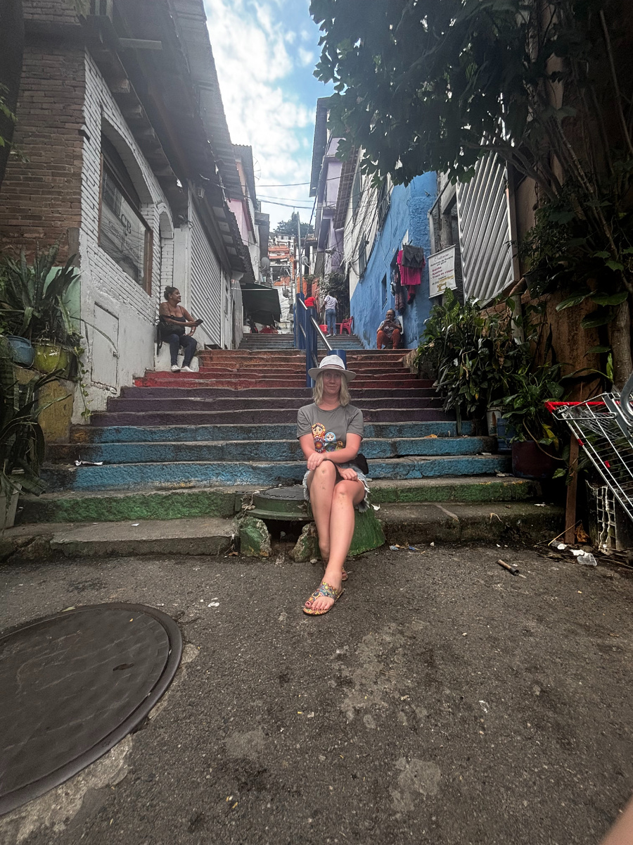 Внутри фавелы.