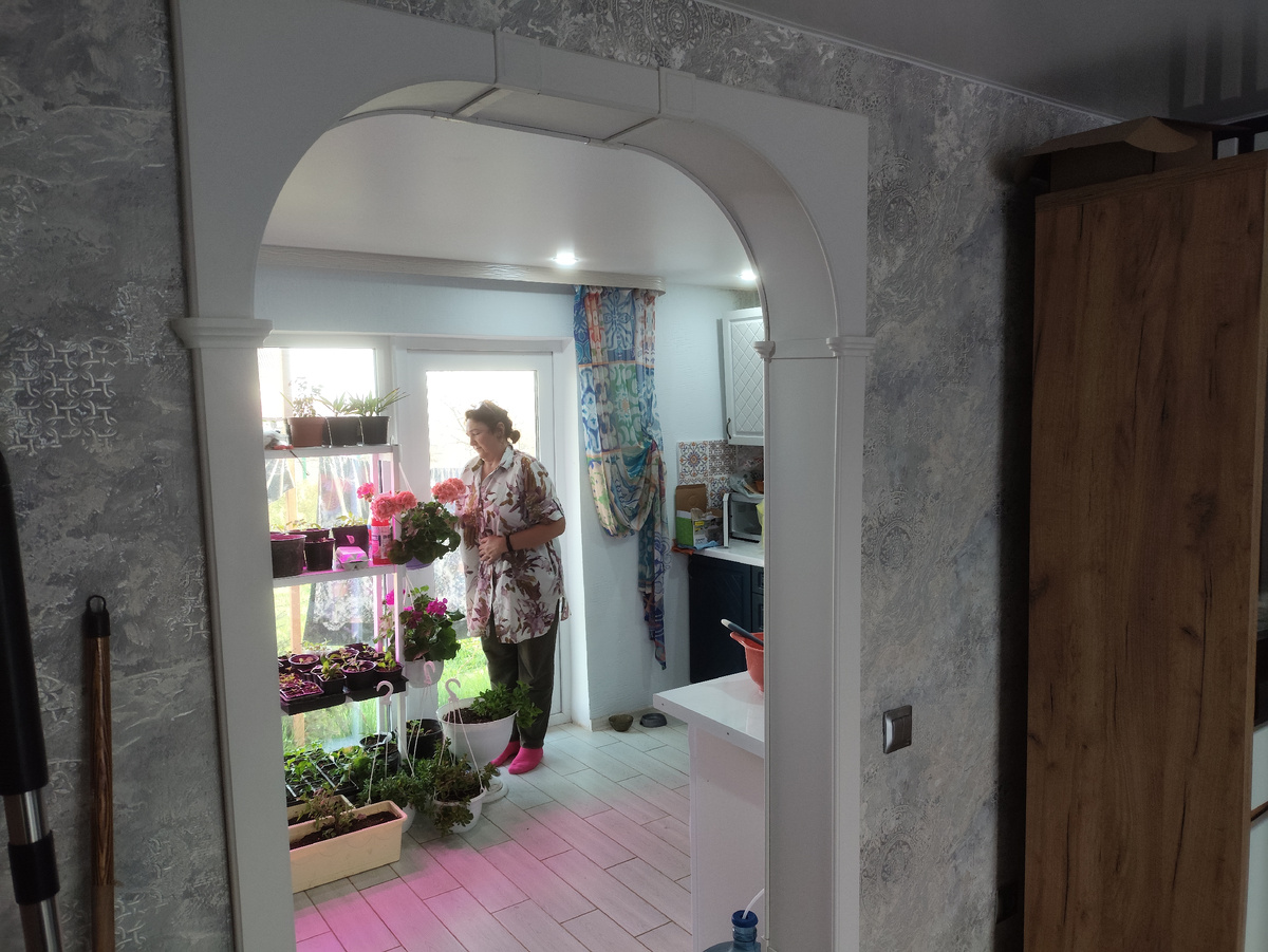 Хозяюшка. Да, арку облагородили накладками. Красиво стало