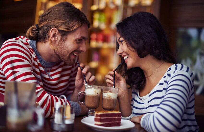 И все-таки они вместе -одинокая жещина и холостяк