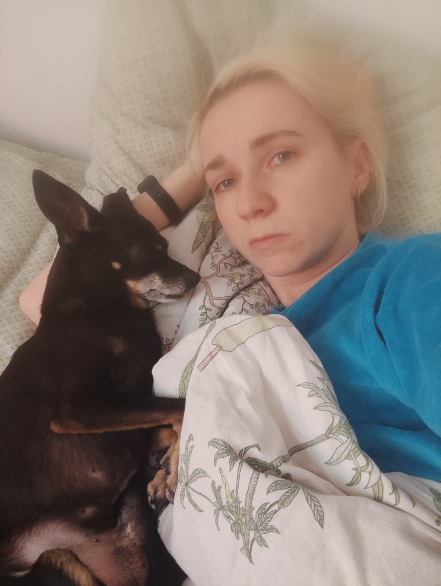 Я с температурой и мой "жАлейка" (в смысле жалел меня все эти дни) 