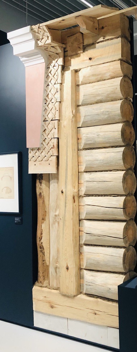 Вот так умением русских мастеров изба превращается в дворец)). Фото автора.