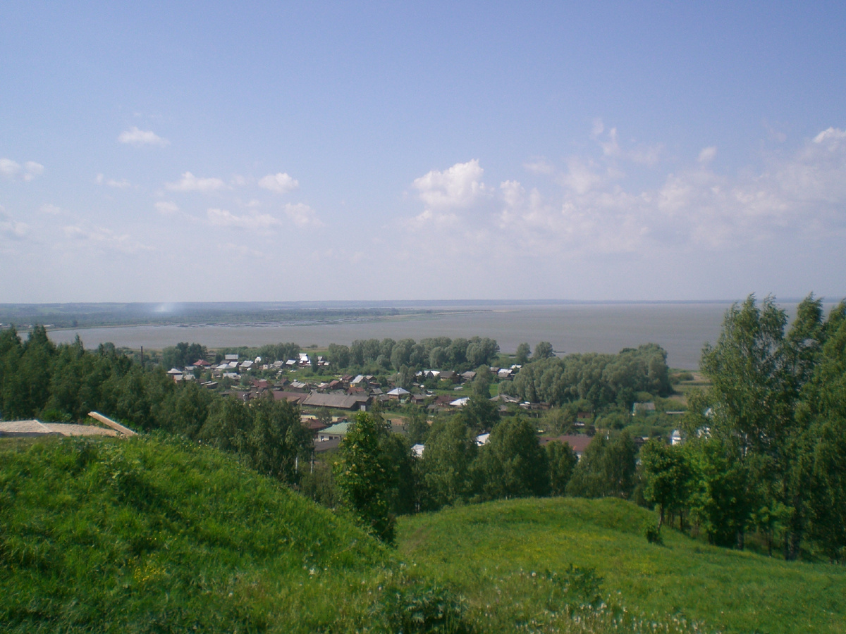 Город Галич на берегу Галичского озера в Костромской области