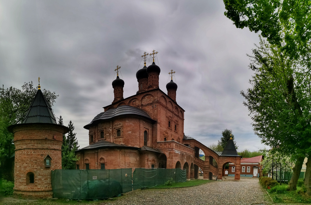 Крутицкое Патриаршее подворье в Москве
