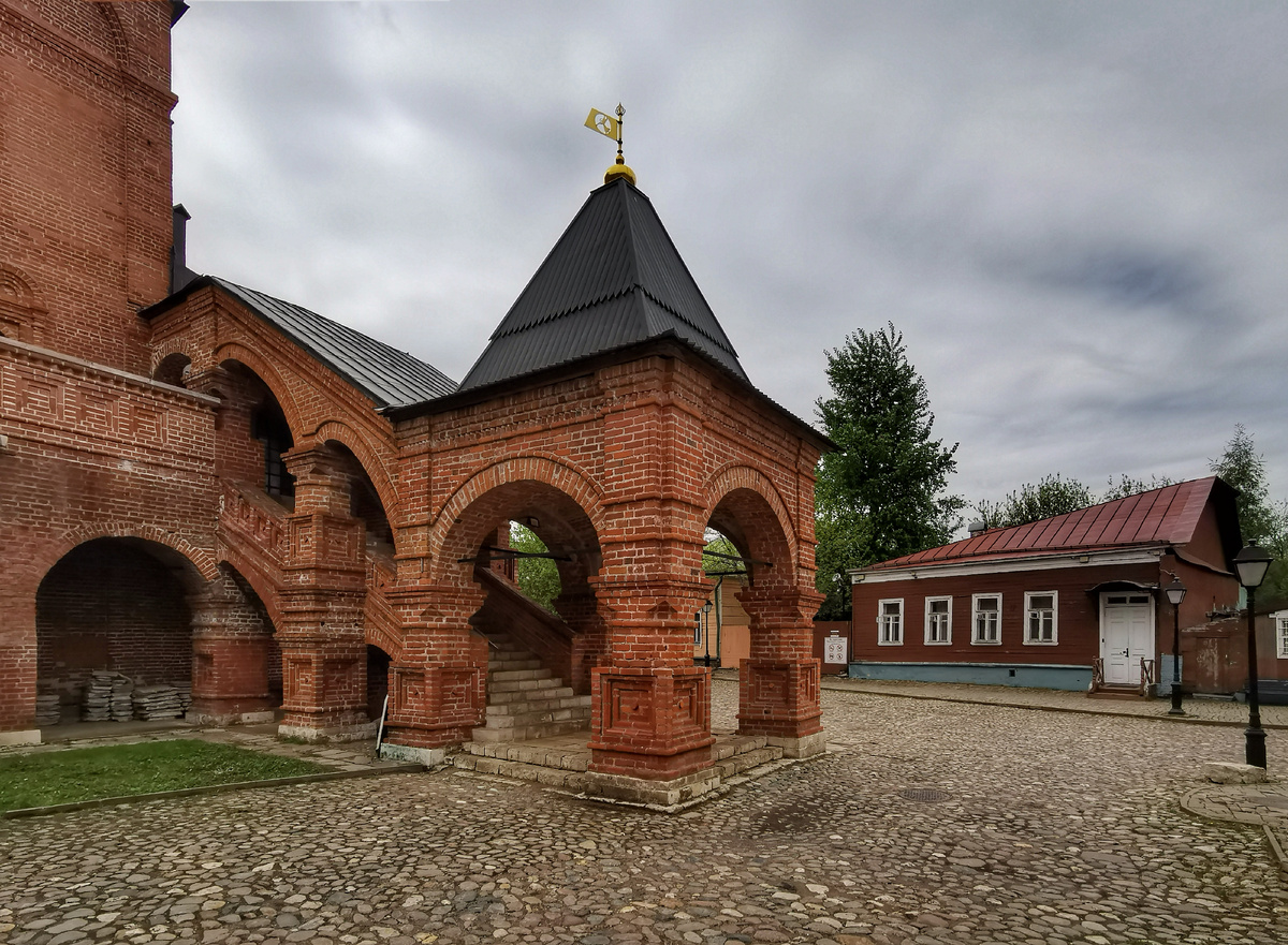Крутицкое Патриаршее подворье в Москве