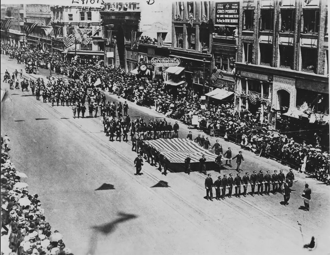 Парад "готовности" в Сан-Франциско 22 июля 1916 г. за несколько минут до взрыва.