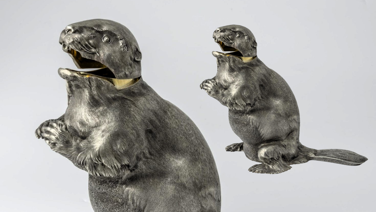 Графин в виде бобра, фирма Карла Фаберже, мастерская Юлия Александровича Раппопорта, Россия, Санкт-Петербург, конец XIX в., серебро, размер	23,2×15,6×25 см. Экспонат Эрмитажа