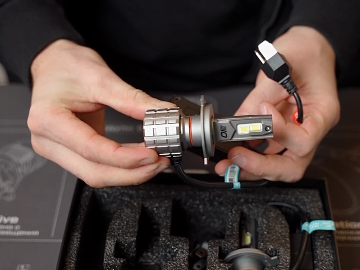 Заводом изготовителем установлена предельная мощность цепи головного света—это 80Вт