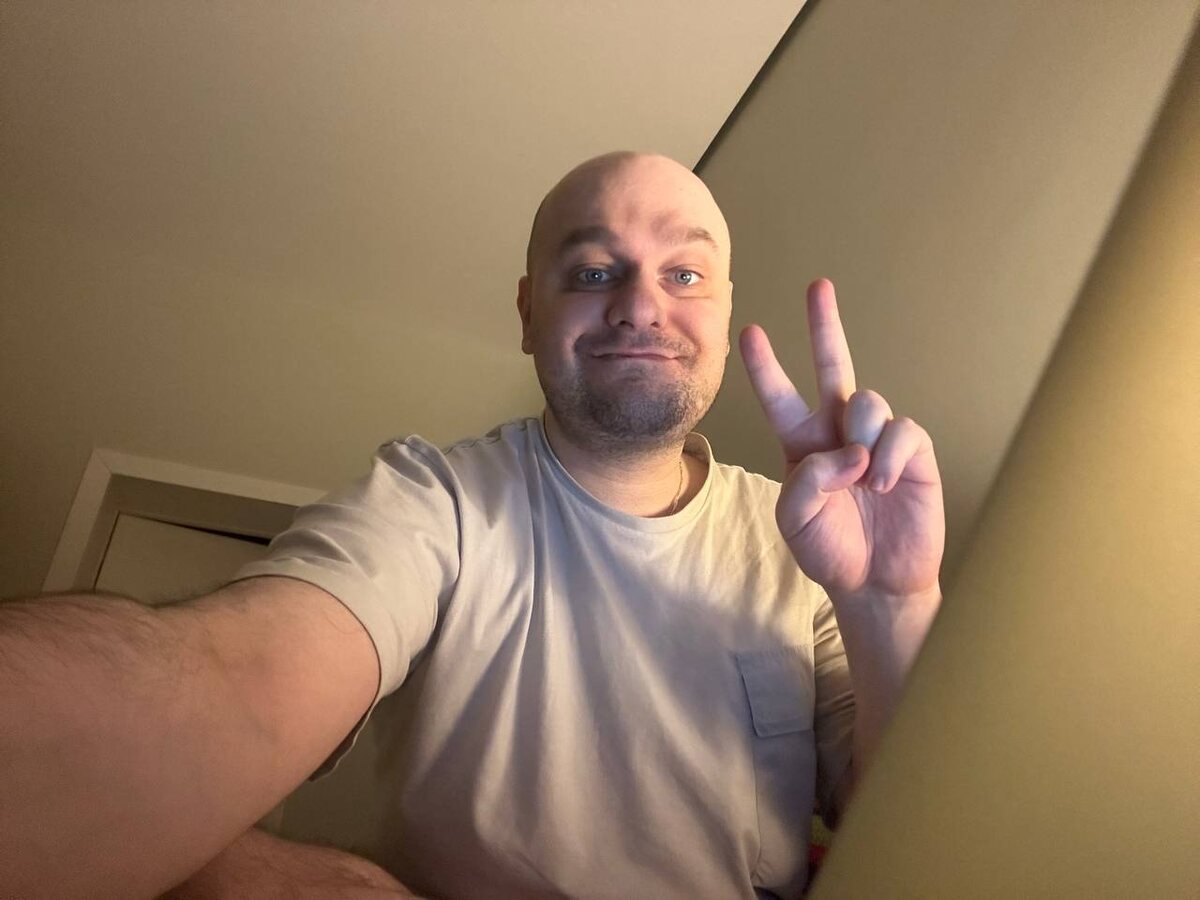 "Строчит пулемётчик за синий платочек
Что был на плечах дорогих"(с)