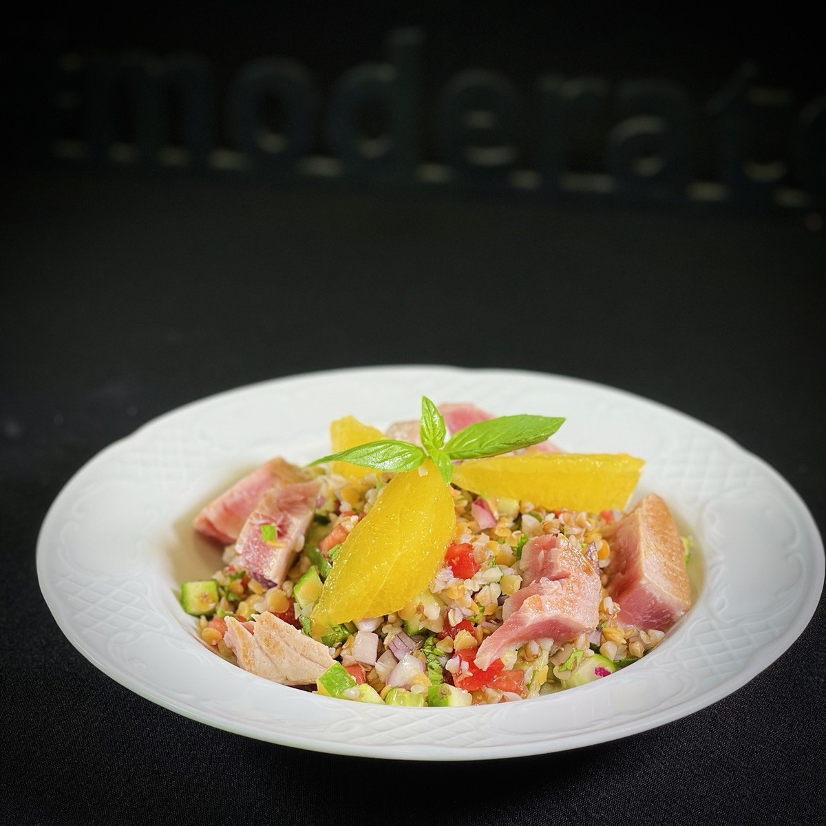 Салат с тунцом и цитрусами одного из рационов онлайн проекта "Рацион Модерато"