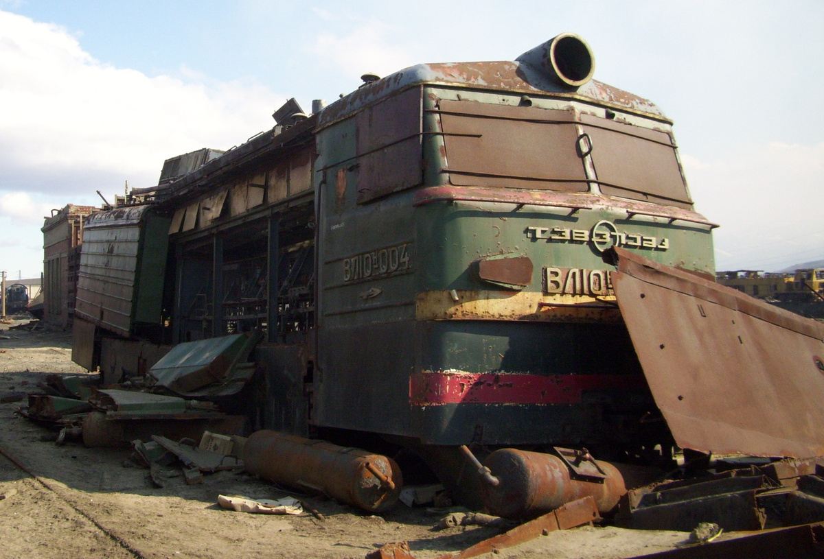 Электровоз ВЛ10Н-004 (2010). Источник фото: ru.wikipedia.org Авторство: Сергей Болашенко. Норильская железная дорога, CC BY-SA 3.0, https://commons.wikimedia.org/w/index.php?curid=39369402