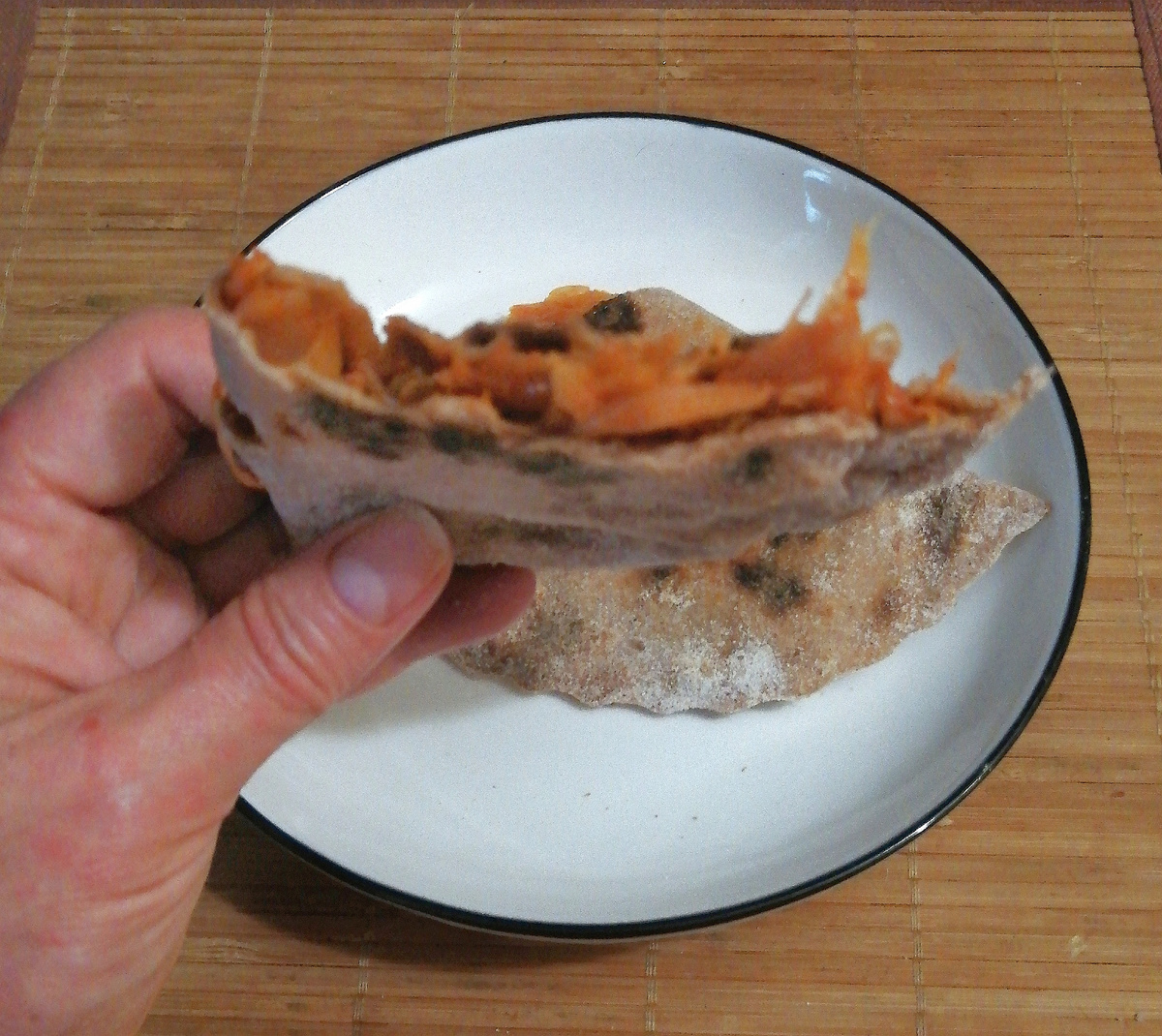 Фото моё. Начинка капуста тушёная. 