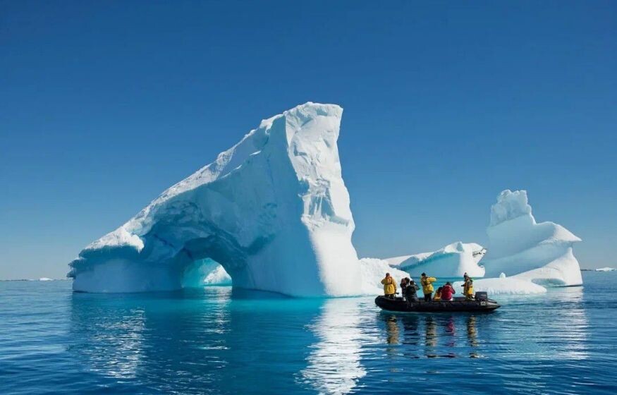    Удивительные реки, текущие вверх, озера, горы и долины. Ученые узнали, что скрывается подо льдом Антарктиды