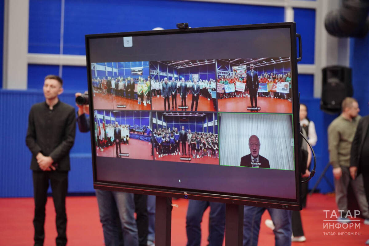 Александр Бабаков обратился к участникам торжественного открытия по видеосвязи (в правом нижнем углу)