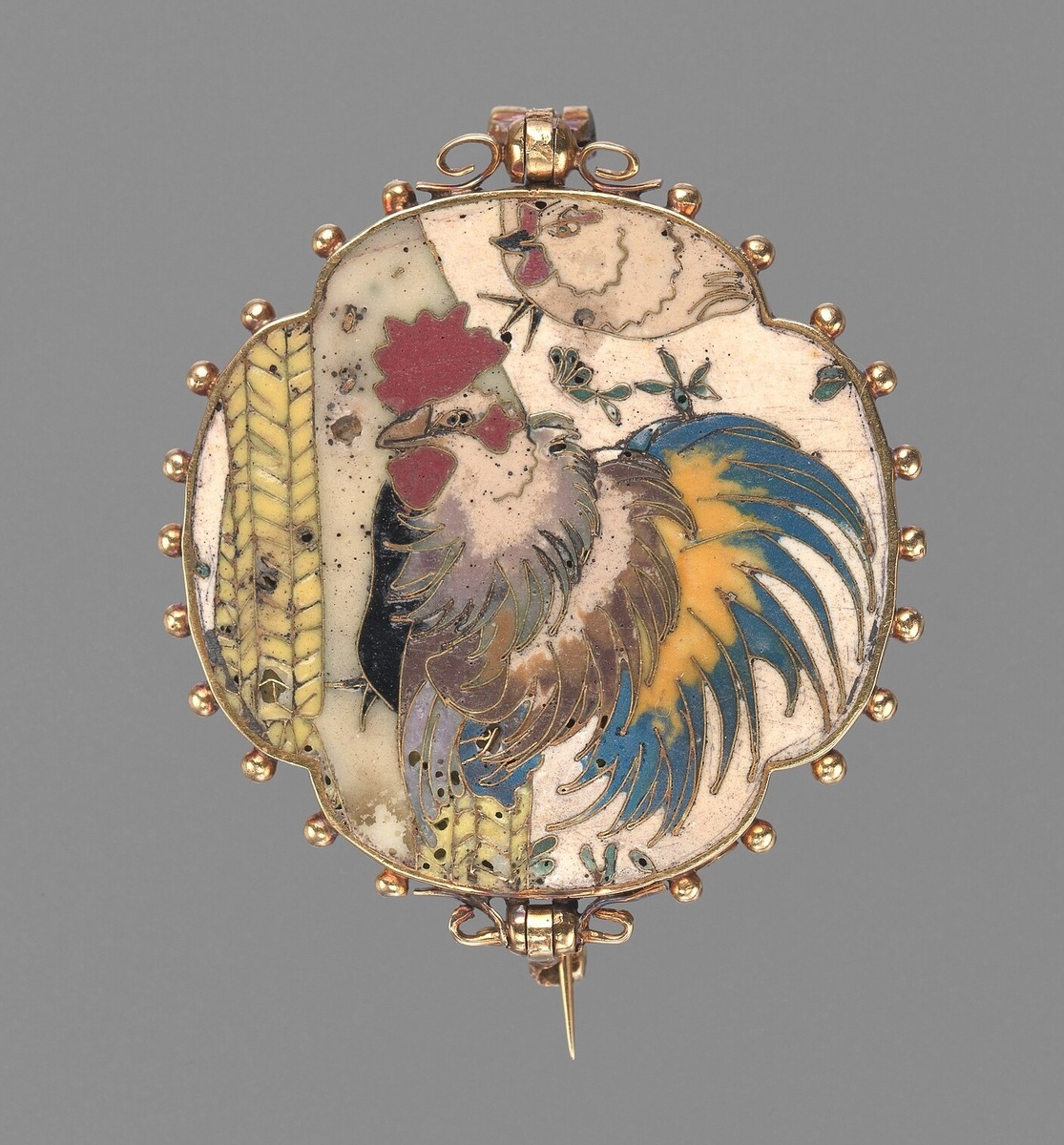 Двусторонняя брошь. Золото, перегородчатая эмаль. Алексис Фализ, около 1869 г. Музей Метрополитен.