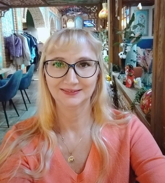 Я - на фото с длинными волосами (Фото автора)