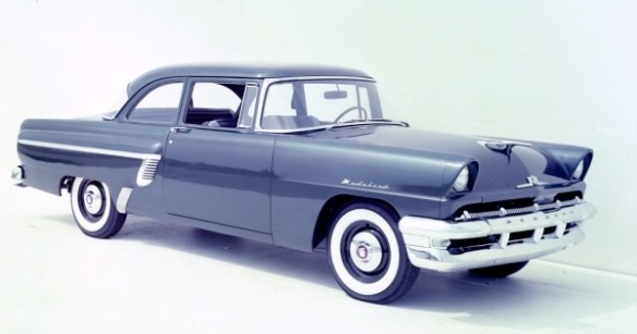 Для покупателей 1956 года, которые хотели престиж автомобиля премиум-класса без дорогостоящих дополнительных функций, Mercury предложила упрощенную версию Medalist.