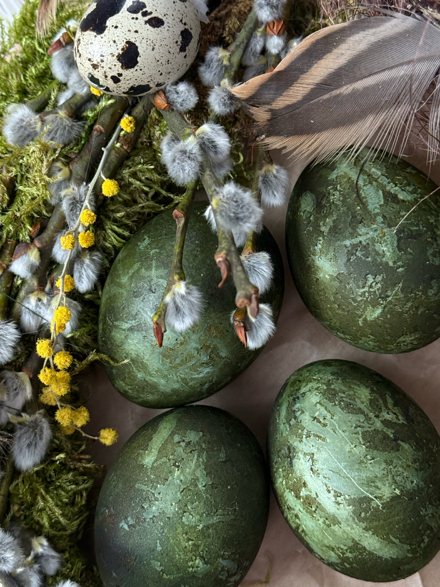 очень красивые изумрудные яйца на Пасху