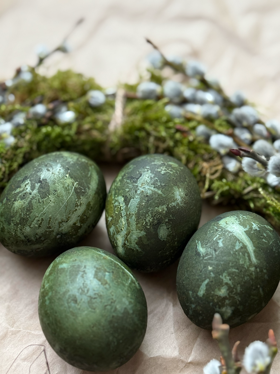 тем дольше держать из в растворе, тем ярче будет цвет