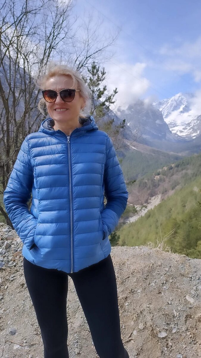 Такая я была два года назад, когда приехала. Сначала пыталась знакомиться с местными джигитами и они мне показывали окрестности Владикавказа. Сейчас я уже не пытаюсь знакомиться, не верю, что встречу того, кого хочу... Хотя... верю в судьбу.