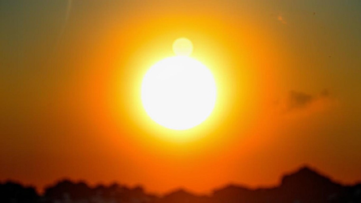 Человек с Огнем Ян - яркий, светлый: одновременно согревающий и слепяще сжигающий