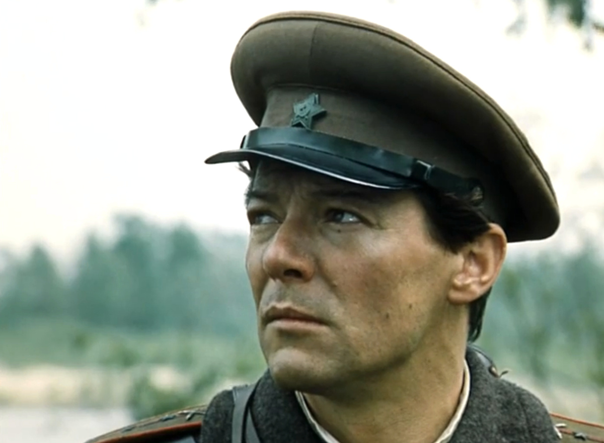 Кадр из кинофильма "Батальоны просят огня", 1985 г., режиссеры Владимир Чеботарёв, Александр Боголюбов, сценаристы Юрий Бондарев, Александр Боголюбов, композитор Андрей Петров (скриншот) 