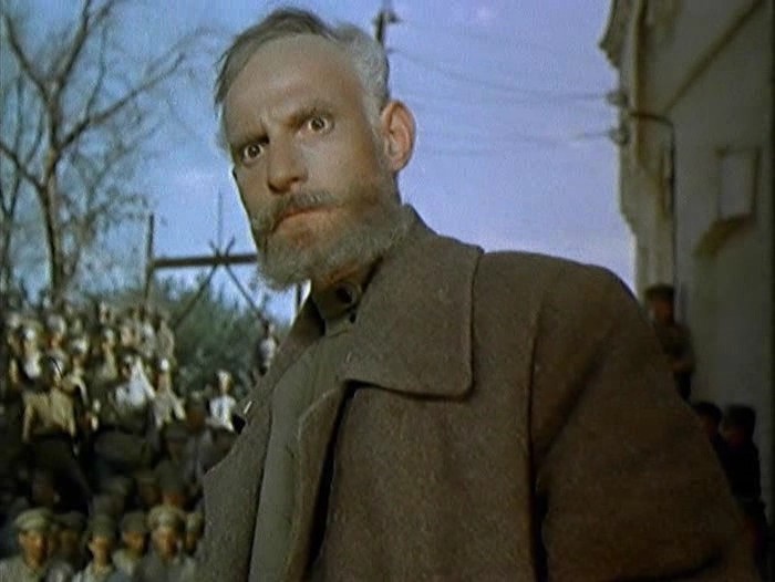 Штокман на митинге у восставших сердобцев. Кадр из х/ф «Тихий Дон», 1957г.