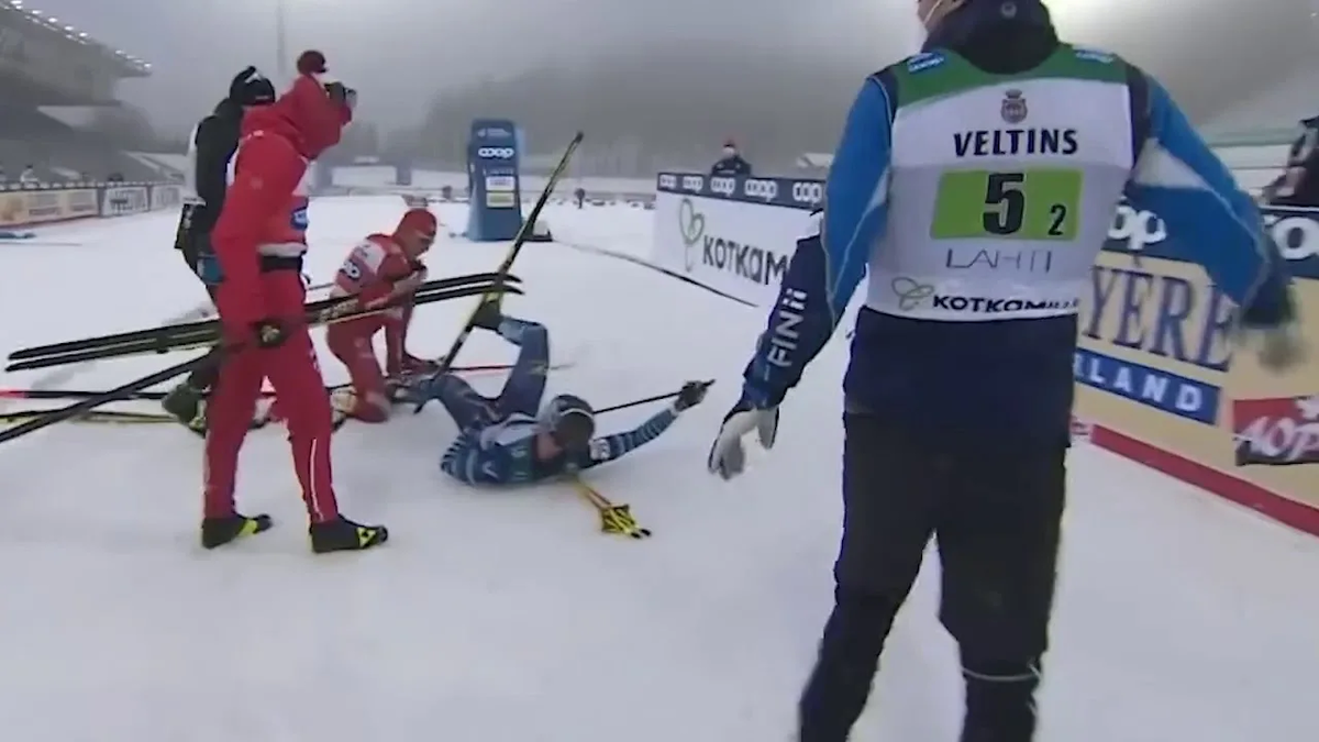 драка Большунова с финнами в 2021г