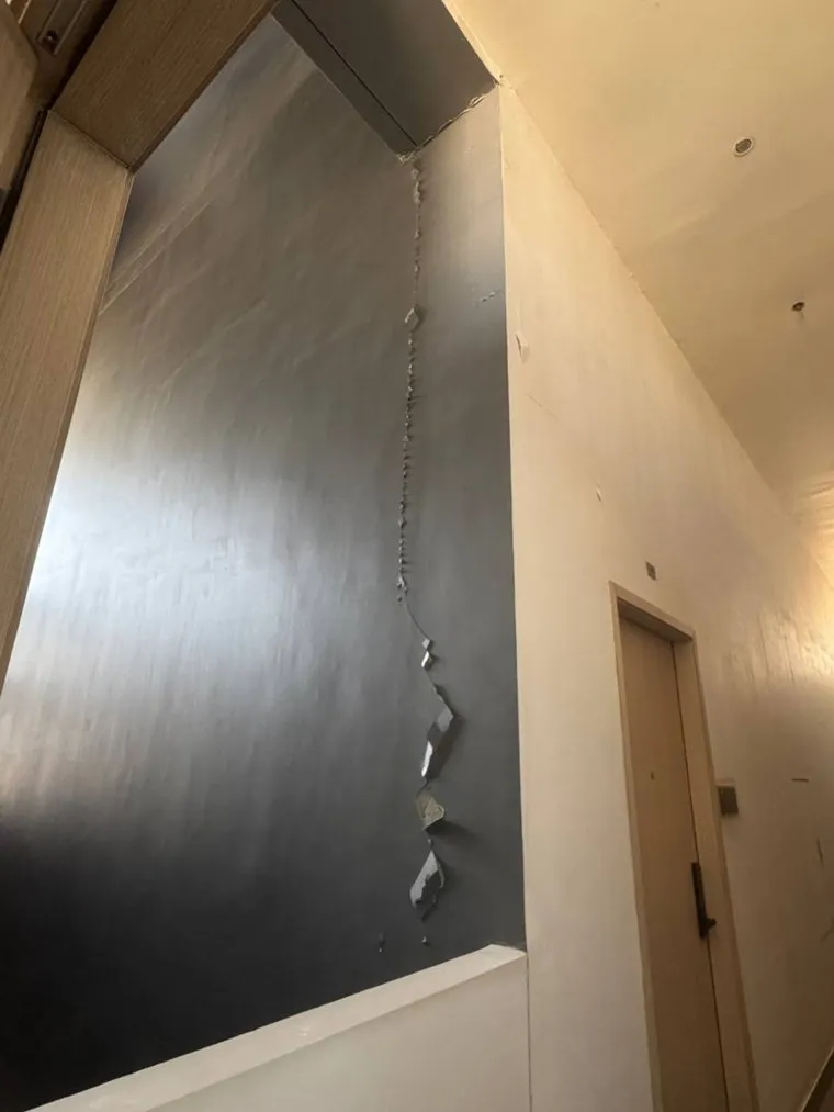 Вся квартира Алины в огромных трещинах
Фото: Алина