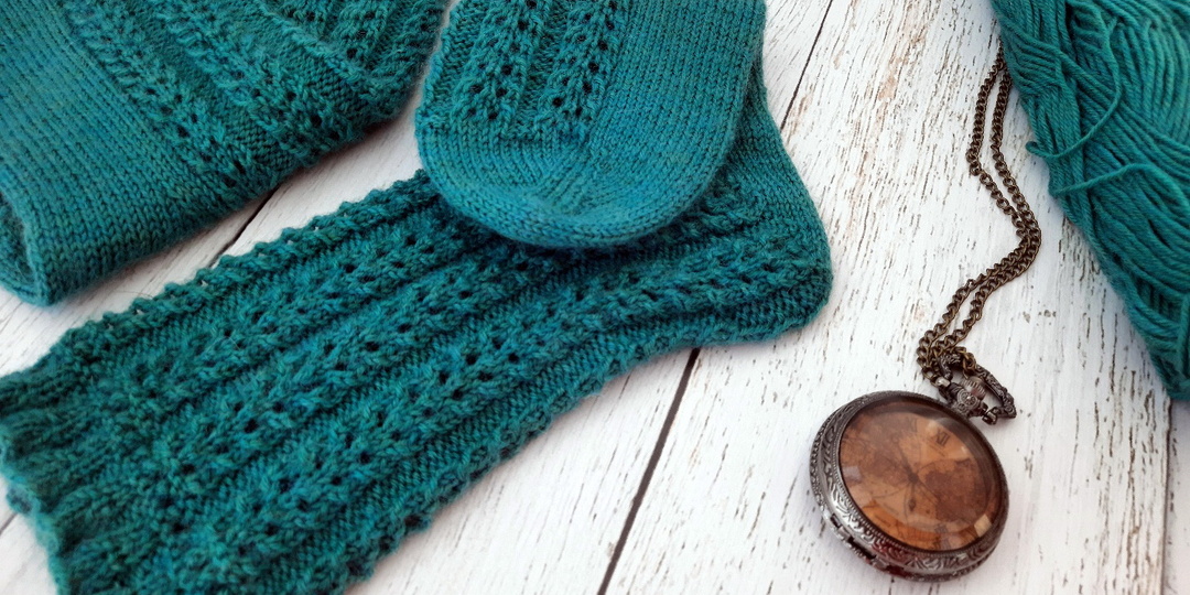 Бирюзовые носочки с рюшами и весенним настроением