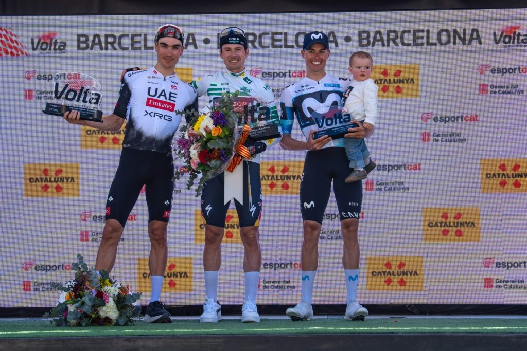 Хуан Аюсо, Примож Роглич и Энрик Мас  📷
