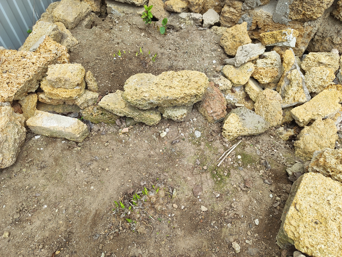 уголок с хостами 