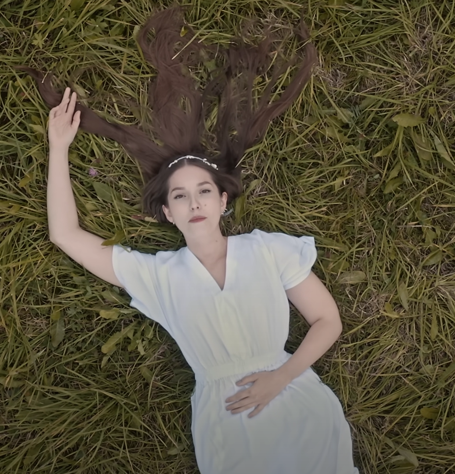 Источник: клип "Три девицы" группы Ягода 