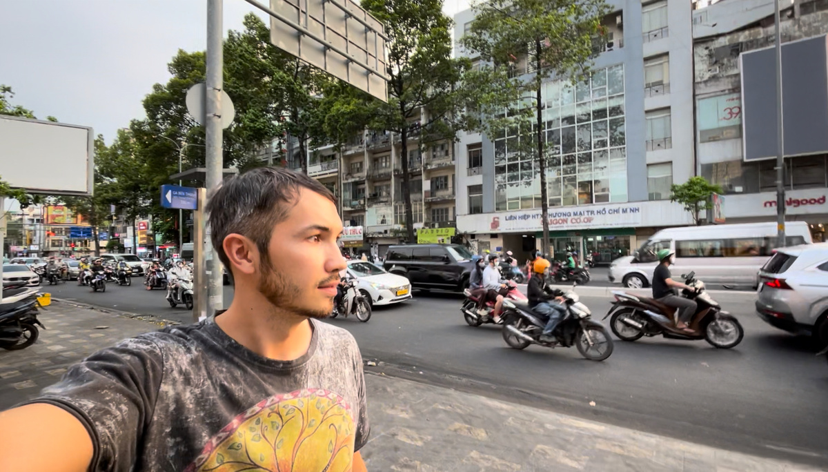 Это я в Хошимине был. Сейчас не там уже. 