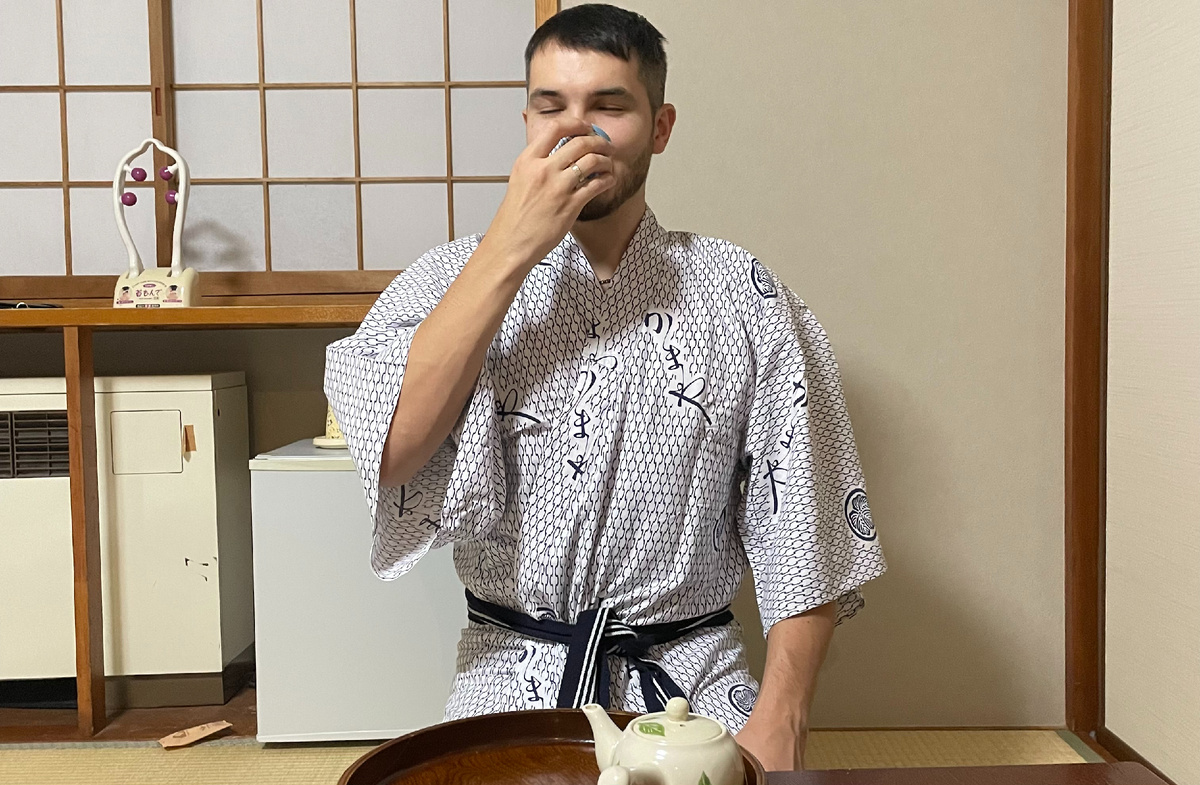 В Японии - изображаю мудрость и спокойствие) 