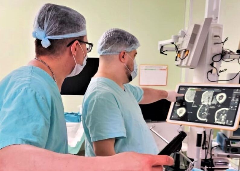     В Красноярске впервые провели операцию на мозге с пробуждением пациента