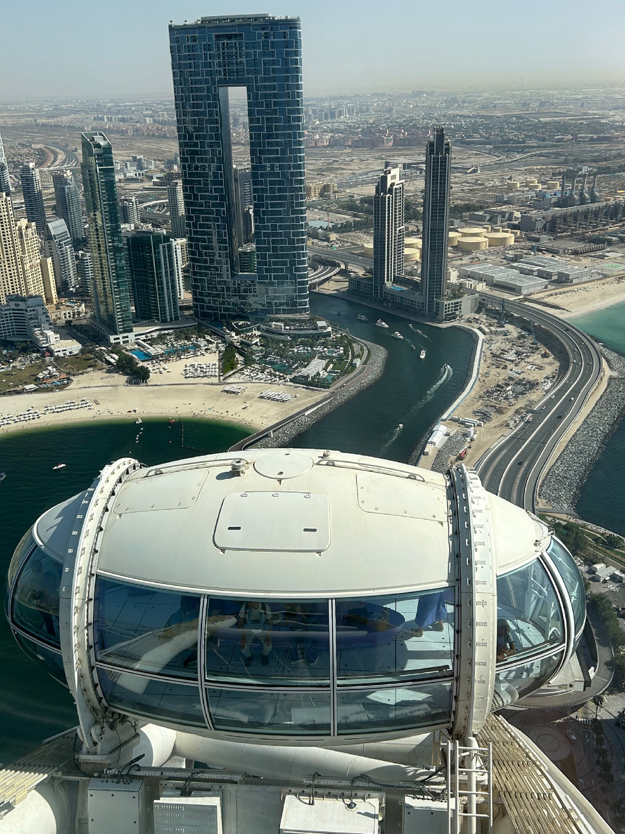 Вот так выглядит кабинка колеса обозрения