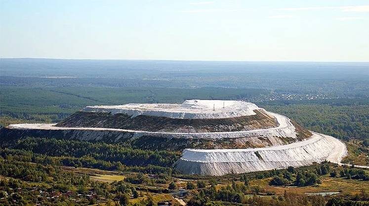    ПРЕДОСТАВЛЕНО УРАЛХИМ «Белая гора» недалеко от Воскресенска (Московская область) из отходов от производства удобрений — фосфогипса — содержит редкоземельные металлы, технология извлечения которых уже отработана