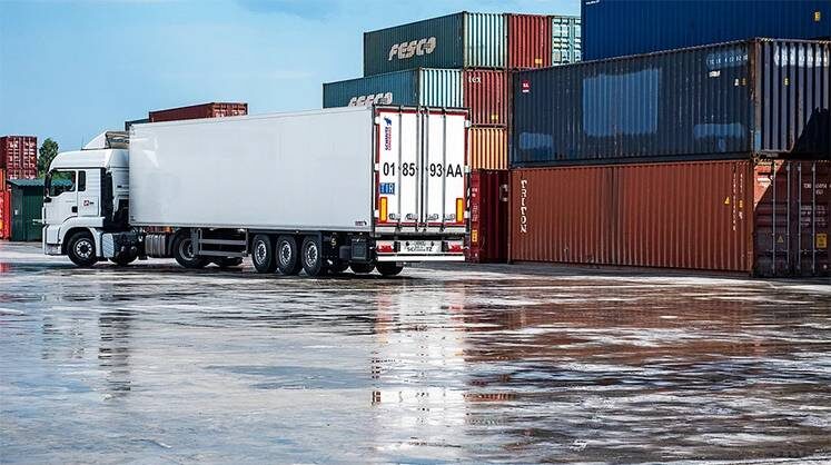    URA.RU/TASS За январь–февраль этого года объем автомобильных перевозок по России снизился на 30% год к году