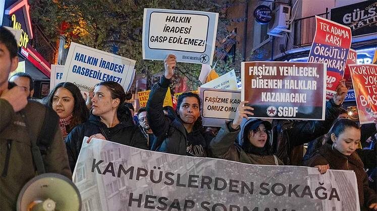    MURAT KOCABAS/SOP Протесты в Стамбуле пошли на спад: оппозиция объявила об отмене ежедневных митингов