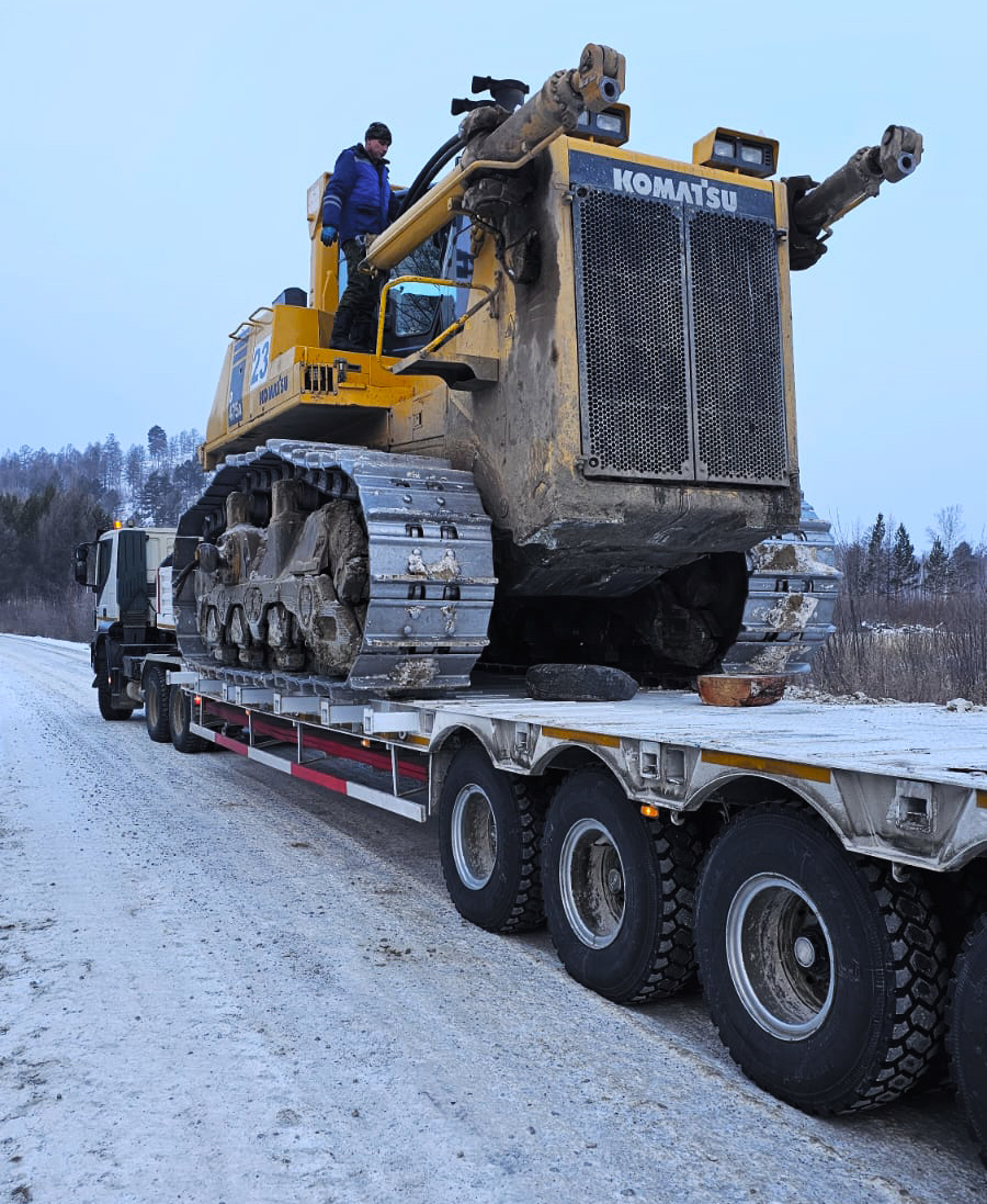 Трал и бульдозер в экстремальных условиях пр температуре -50 градусов по цельсию