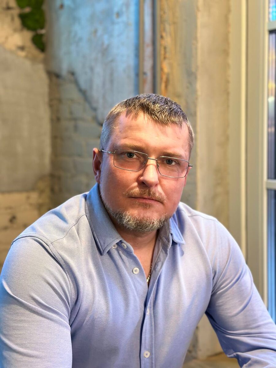 как раз рассказывал эту историю недавно в ресторане с друзьями, фото со встречи