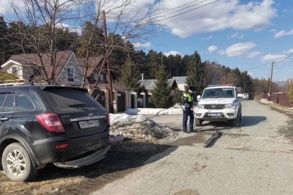    Мотоциклист въехал в припаркованную у дома иномарку в Березовском