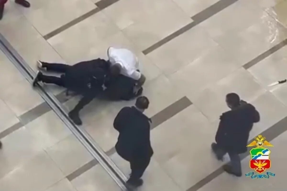    Иностранца ожидает суд за нападение с ножом в аэропорту Красноярска