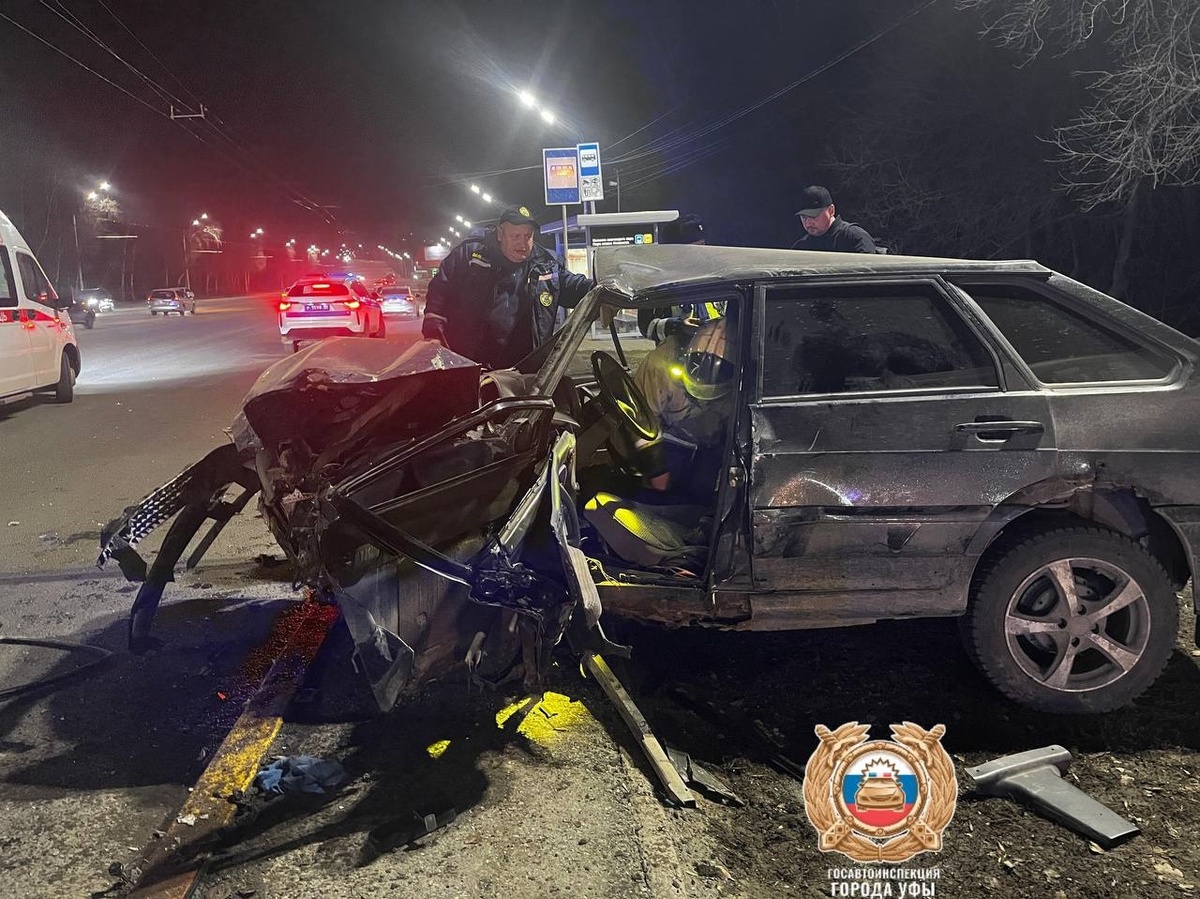    Водитель «четырнадцатой» серьезно пострадал в крупном ДТП на проспекте Октября в Уфе