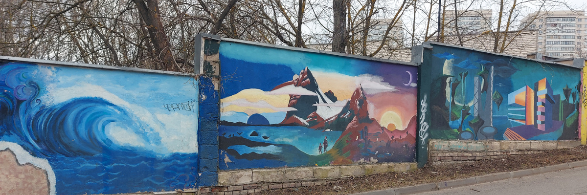 Арт-объект на одном из заборов в Москве. Фото автора.